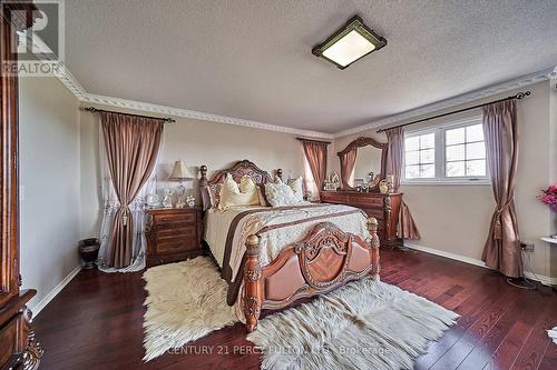 47 Vineyard Ave, Whitby, ON - Indoor Photo Showing Bedroom