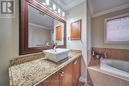 47 Vineyard Ave, Whitby, ON - Indoor Photo Showing Bathroom