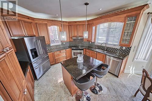 47 Vineyard Ave, Whitby, ON - Indoor Photo Showing Kitchen With Stainless Steel Kitchen With Upgraded Kitchen