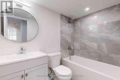 #706 -7460 Bathurst St, Vaughan, ON - Indoor Photo Showing Bathroom