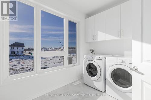 720 Mika St, Innisfil, ON - Indoor Photo Showing Laundry Room
