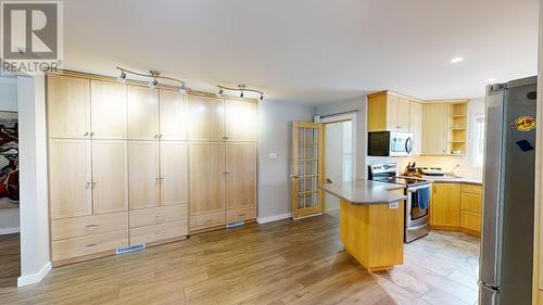 12293 Birch Avenue, Fort St. John, BC - Indoor Photo Showing Kitchen