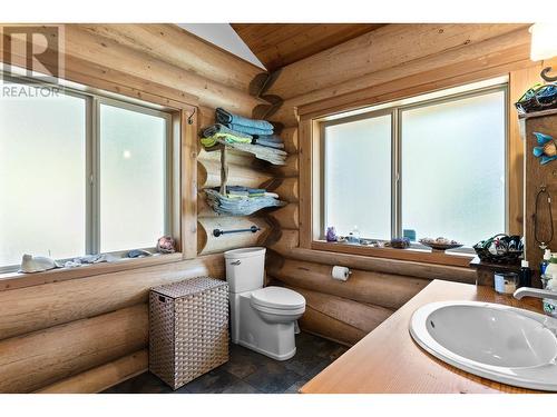 8196 N Bridge Lake Road, Bridge Lake, BC - Indoor Photo Showing Bathroom