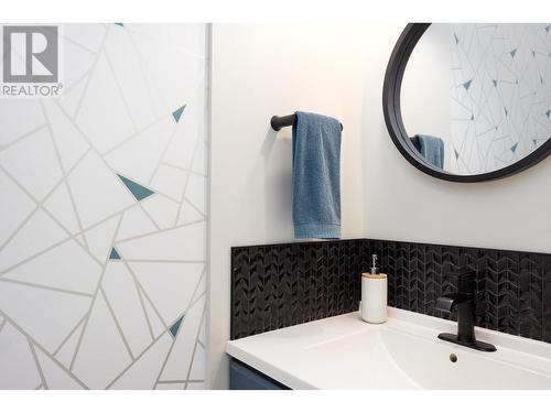 4661 Gordon Drive, Kelowna, BC - Indoor Photo Showing Bathroom