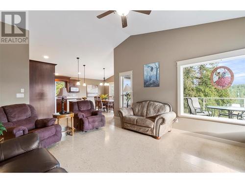 129 Kault Hill Road, Salmon Arm, BC - Indoor Photo Showing Living Room
