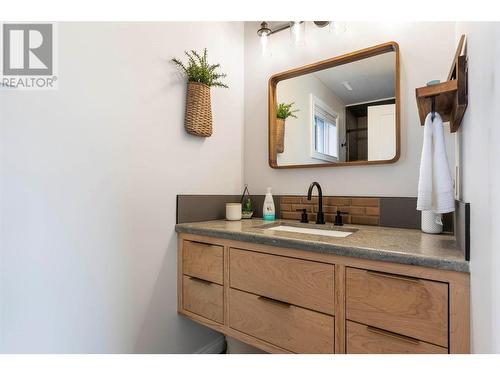 901 Ogden Road, West Kelowna, BC - Indoor Photo Showing Bathroom