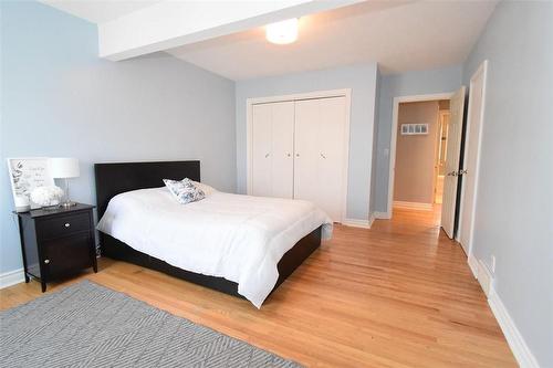 4138 Hixon Street S, Beamsville, ON - Indoor Photo Showing Bedroom