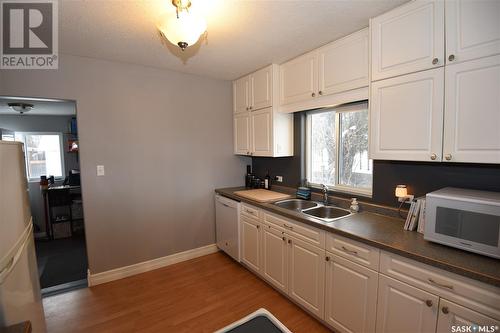 622 6Th Avenue W, Nipawin, SK - Indoor Photo Showing Kitchen With Double Sink