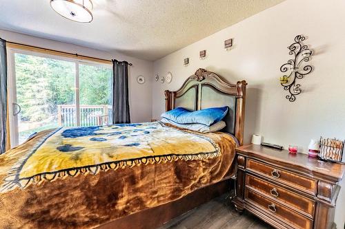 4744 Highway 3A, Wynndel, BC - Indoor Photo Showing Bedroom