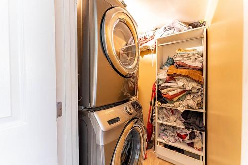 4744 Highway 3A, Wynndel, BC - Indoor Photo Showing Laundry Room