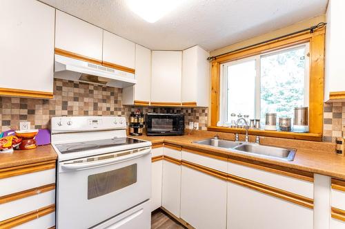 4744 Highway 3A, Wynndel, BC - Indoor Photo Showing Kitchen With Double Sink