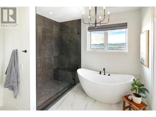 1440 Hill Spring Place, Kelowna, BC - Indoor Photo Showing Bathroom