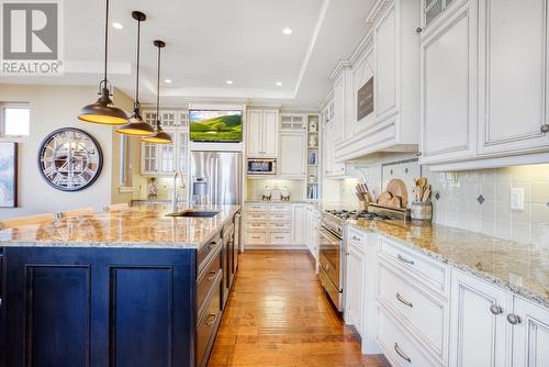 3211 Pinot Noir Place, West Kelowna, BC - Indoor Photo Showing Kitchen With Upgraded Kitchen