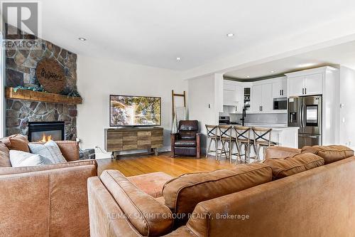 123 Inglis Drive, Grey Highlands, ON - Indoor Photo Showing Living Room