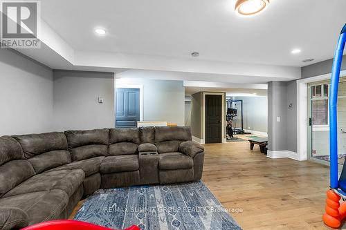 123 Inglis Dr, Grey Highlands, ON - Indoor Photo Showing Living Room