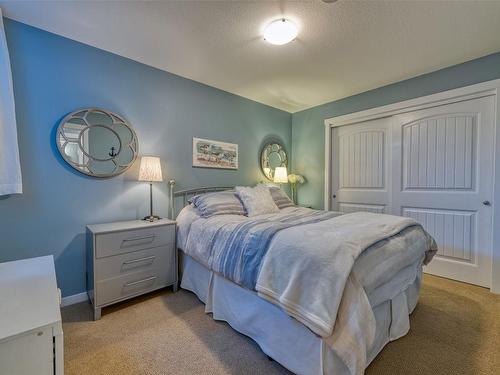431-6987 Terazona Drive, Kelowna, BC - Indoor Photo Showing Bedroom