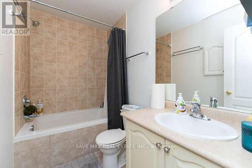 #Upper -2014 Lushes Ave, Mississauga, ON - Indoor Photo Showing Bathroom