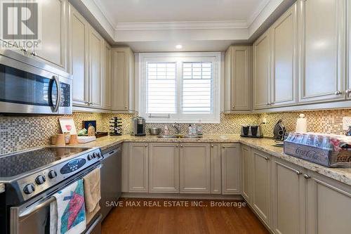 #Upper -2014 Lushes Ave, Mississauga, ON - Indoor Photo Showing Kitchen With Upgraded Kitchen