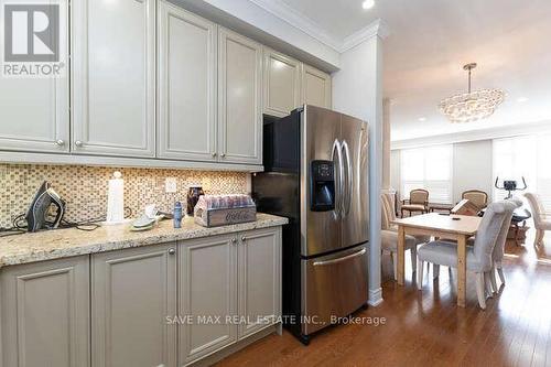 #Upper -2014 Lushes Ave, Mississauga, ON - Indoor Photo Showing Kitchen