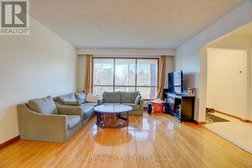 71 Kingsview Blvd, Toronto, ON - Indoor Photo Showing Living Room