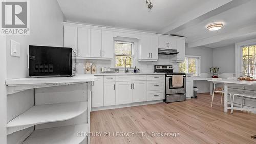 2842 Forks Of The Credit Road, Caledon, ON - Indoor Photo Showing Kitchen