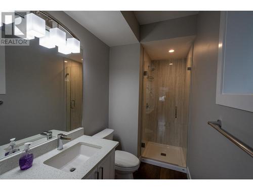 2590 Crown Crest Drive, West Kelowna, BC - Indoor Photo Showing Bathroom