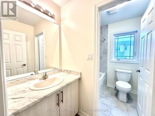 2091 Hallandale Street, Oshawa, ON - Indoor Photo Showing Bathroom