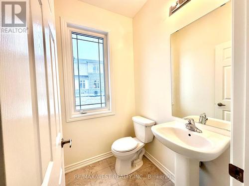 2091 Hallandale Street, Oshawa, ON - Indoor Photo Showing Bathroom