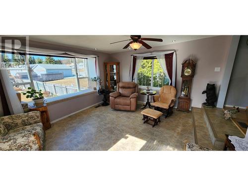 7713 Thompson Drive, Prince George, BC - Indoor Photo Showing Living Room