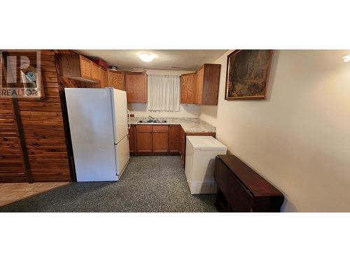 7713 Thompson Drive, Prince George, BC - Indoor Photo Showing Kitchen With Double Sink