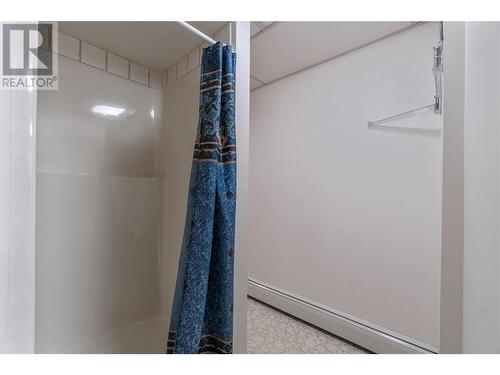 1541 20 Avenue Ne, Salmon Arm, BC - Indoor Photo Showing Bathroom