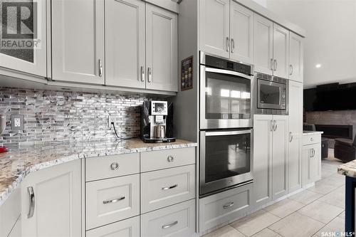4709 Green Brooks Way E, Regina, SK - Indoor Photo Showing Kitchen With Upgraded Kitchen