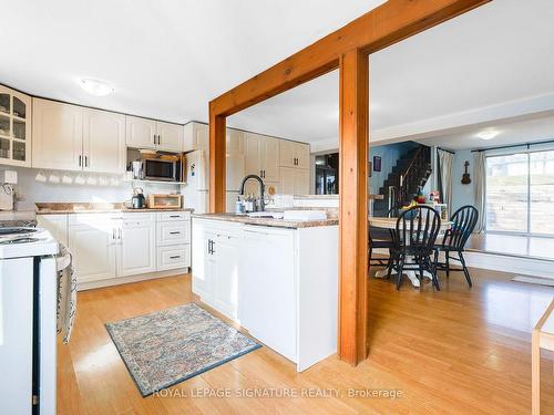 17 Valley Rd, Whitchurch-Stouffville, ON - Indoor Photo Showing Kitchen