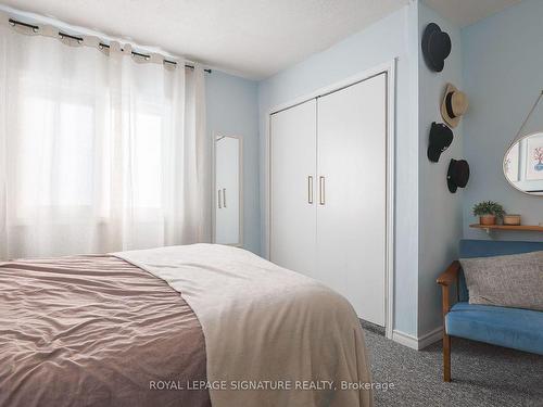 17 Valley Rd, Whitchurch-Stouffville, ON - Indoor Photo Showing Bedroom