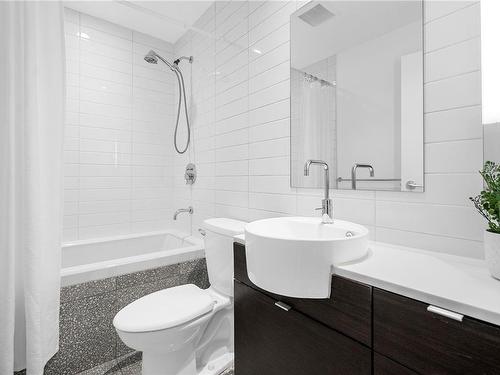 341-770 Fisgard St, Victoria, BC - Indoor Photo Showing Bathroom