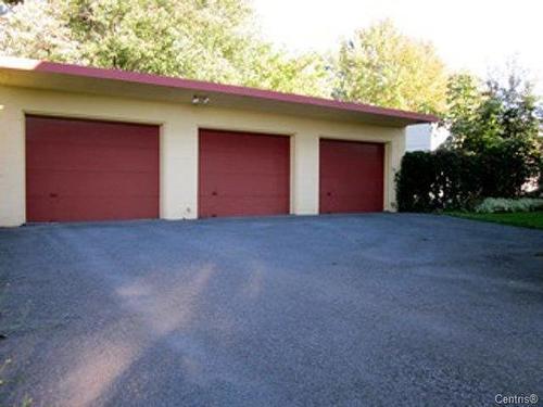 Garage - 23 Rue St-Pierre, Saint-Jean-Sur-Richelieu, QC - Outdoor With Exterior