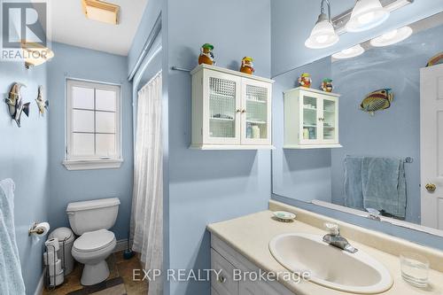 145 Spruce St, Collingwood, ON - Indoor Photo Showing Bathroom
