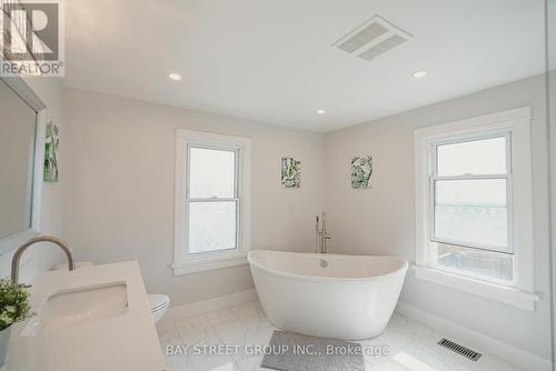 69 Lillian Pl, Fort Erie, ON - Indoor Photo Showing Bathroom