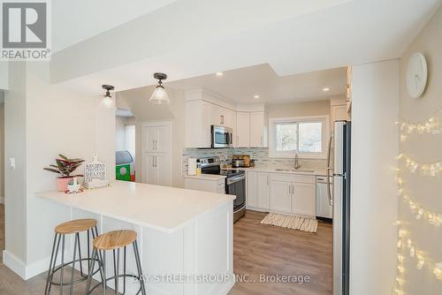69 Lillian Pl, Fort Erie, ON - Indoor Photo Showing Kitchen With Upgraded Kitchen