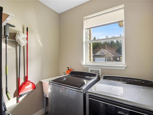 349 Legacy Dr, Campbell River, BC - Indoor Photo Showing Laundry Room
