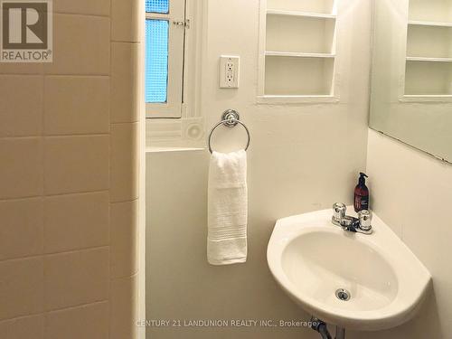 2 - 1 Webster Avenue, Toronto, ON - Indoor Photo Showing Bathroom
