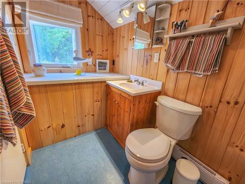 38 Hope Drive, Miller Lake, ON - Indoor Photo Showing Bathroom