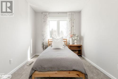 127 Fairway Crescent Unit# 31, Collingwood, ON - Indoor Photo Showing Bedroom