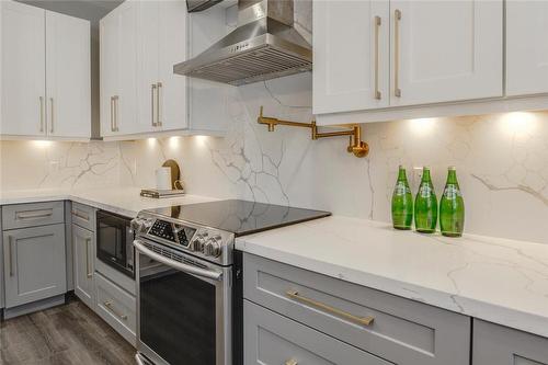 340 Wardell Street, Port Mcnicoll, ON - Indoor Photo Showing Kitchen With Upgraded Kitchen
