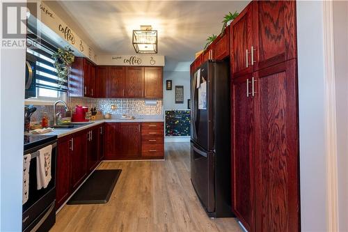 685 Pineridge Crescent, Petawawa, ON - Indoor Photo Showing Kitchen