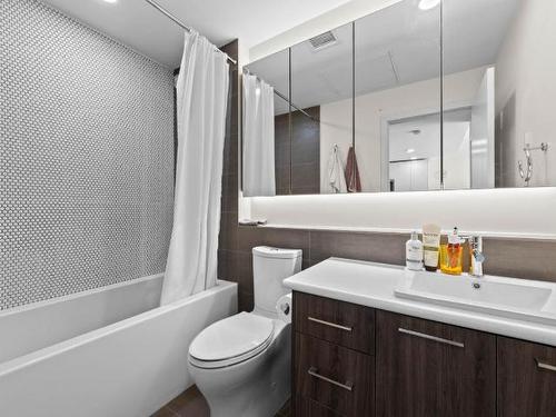 109-885 University Drive, Kamloops, BC - Indoor Photo Showing Bathroom