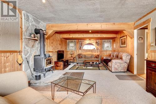 12435 Loyalist Pkwy, Prince Edward County, ON - Indoor Photo Showing Living Room
