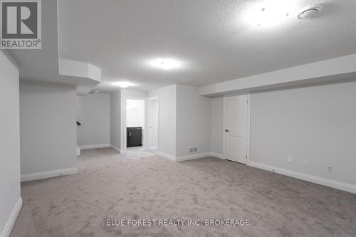 #13 -63 Compass Tr, Central Elgin, ON - Indoor Photo Showing Other Room