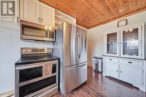 10 Indian Crt, Kawartha Lakes, ON - Indoor Photo Showing Kitchen With Stainless Steel Kitchen