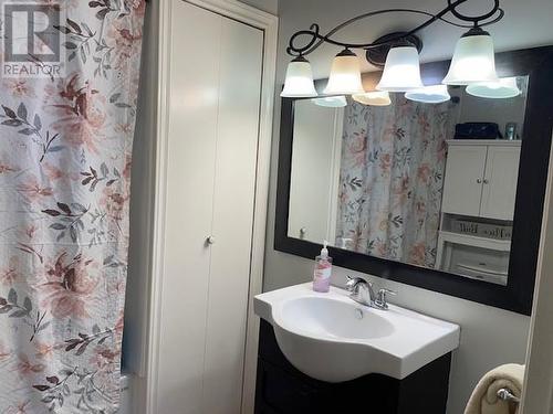 30 Pleasant Avenue, Stephenville, NL - Indoor Photo Showing Bathroom